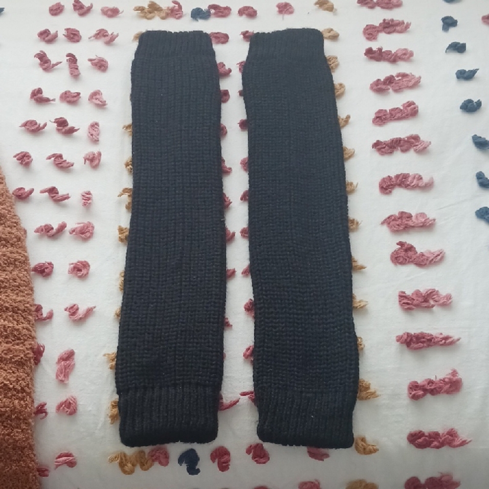 Forever 21 BLACK LEGWARMERS